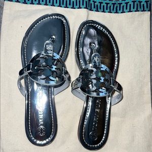 New Tory Burch Miller Mirror Metallic Silver Sandals. Size 8